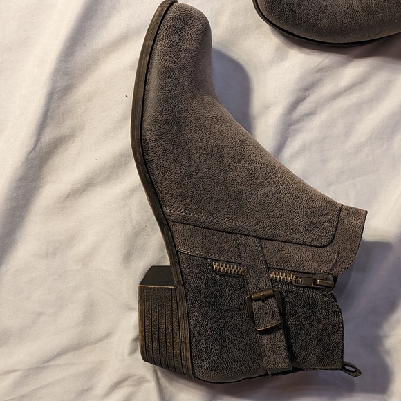 Taupe Low Heeled Ankle Boots Jessica Cline 10W - Picture 5 of 5